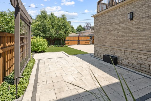 7739 Kenton Avenue, Skokie, IL 60076