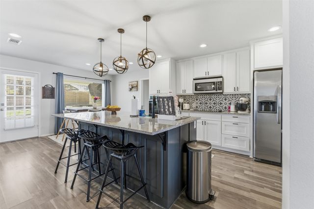 706 Hilltop Drive, Weatherford, TX 76086