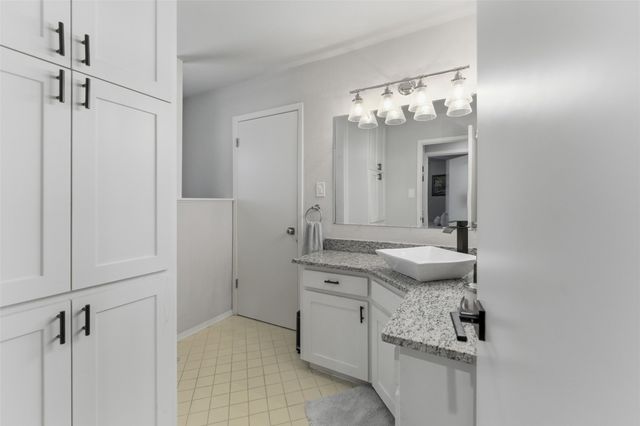 706 Hilltop Drive, Weatherford, TX 76086