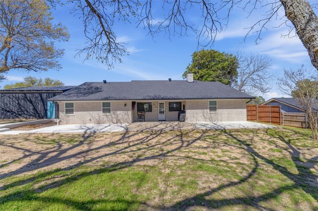 706 Hilltop Drive, Weatherford, TX 76086
