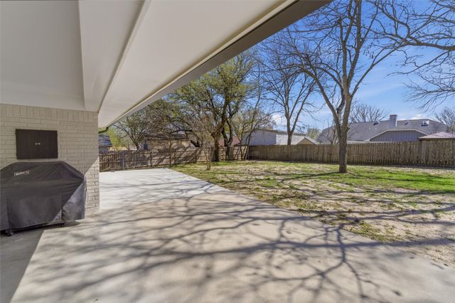 706 Hilltop Drive, Weatherford, TX 76086