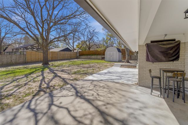 706 Hilltop Drive, Weatherford, TX 76086