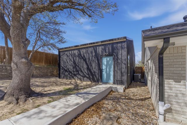 706 Hilltop Drive, Weatherford, TX 76086