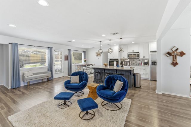 706 Hilltop Drive, Weatherford, TX 76086