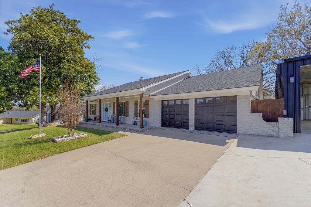 706 Hilltop Drive, Weatherford, TX 76086