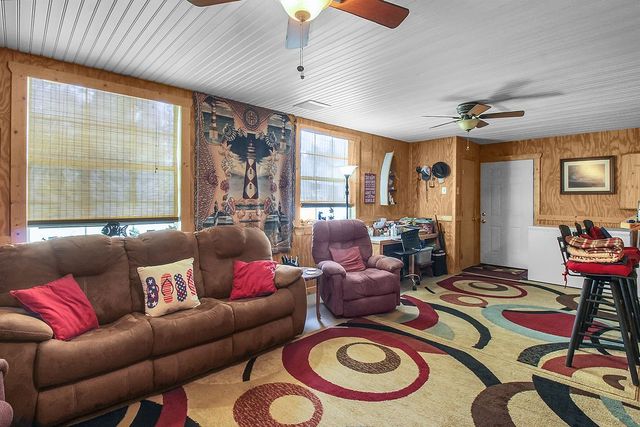 1067 Polson Circle NE, Townsend, GA 31331