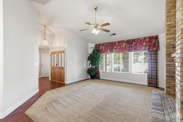 5702 Stageline Drive, Bakersfield, CA 93312