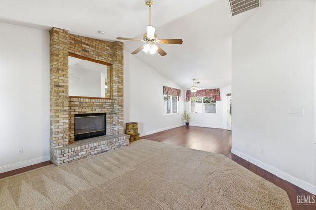 5702 Stageline Drive, Bakersfield, CA 93312