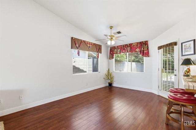 5702 Stageline Drive, Bakersfield, CA 93312