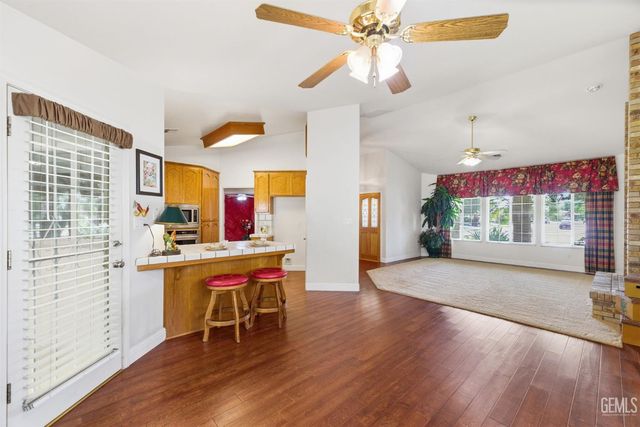 5702 Stageline Drive, Bakersfield, CA 93312
