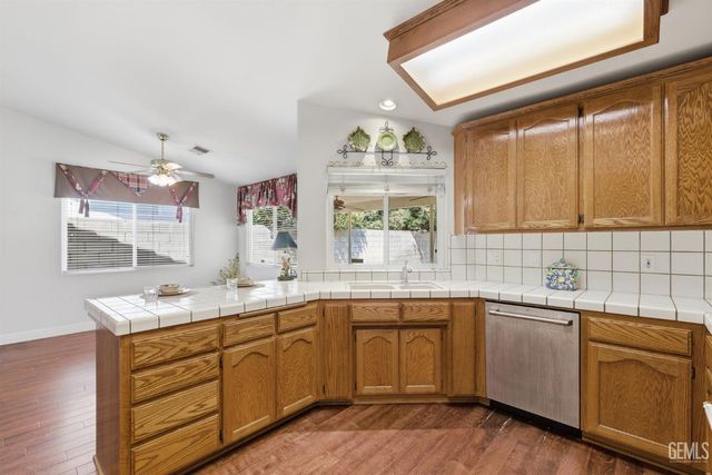 5702 Stageline Drive, Bakersfield, CA 93312
