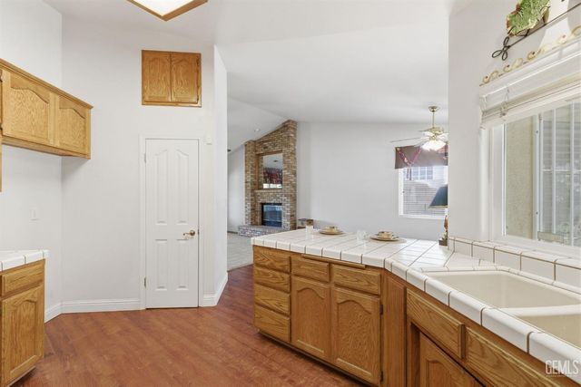 5702 Stageline Drive, Bakersfield, CA 93312
