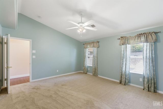 5702 Stageline Drive, Bakersfield, CA 93312