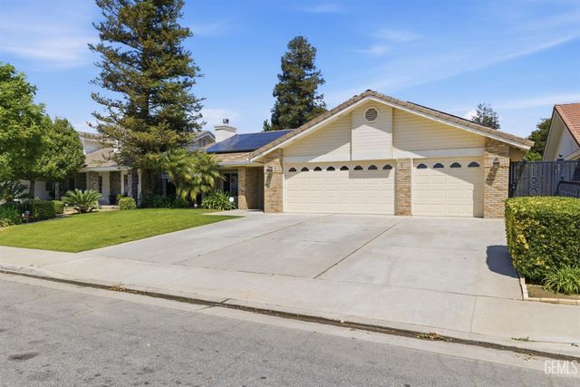 5702 Stageline Drive, Bakersfield, CA 93312