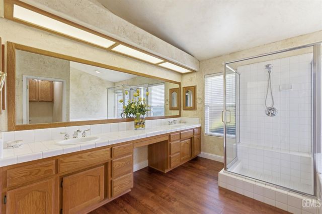 5702 Stageline Drive, Bakersfield, CA 93312