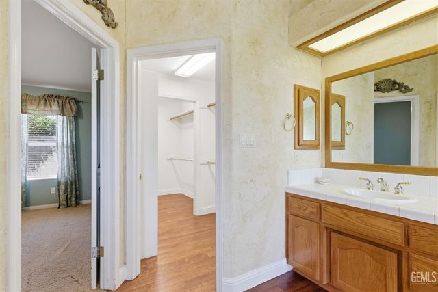 5702 Stageline Drive, Bakersfield, CA 93312