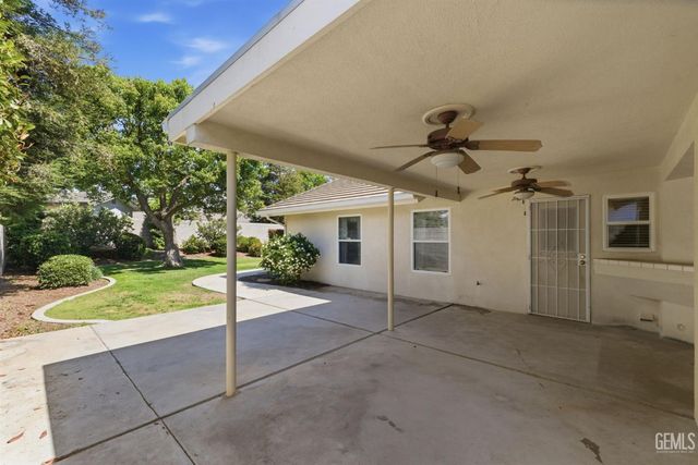 5702 Stageline Drive, Bakersfield, CA 93312