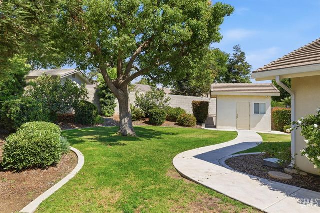5702 Stageline Drive, Bakersfield, CA 93312