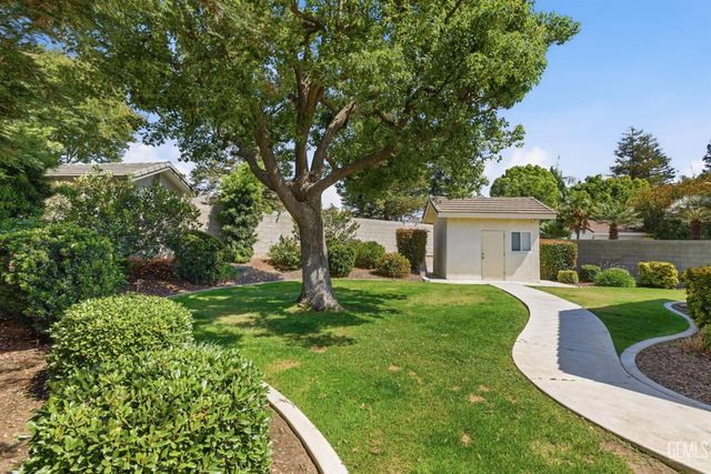 5702 Stageline Drive, Bakersfield, CA 93312