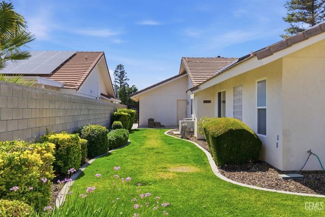 5702 Stageline Drive, Bakersfield, CA 93312