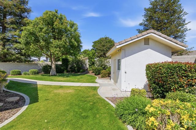 5702 Stageline Drive, Bakersfield, CA 93312