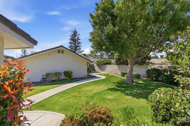 5702 Stageline Drive, Bakersfield, CA 93312