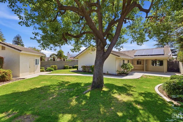 5702 Stageline Drive, Bakersfield, CA 93312