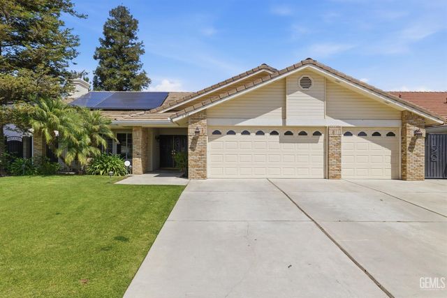 5702 Stageline Drive, Bakersfield, CA 93312