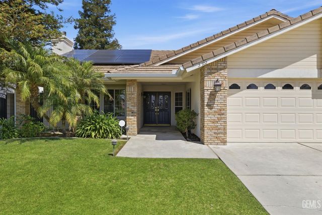 5702 Stageline Drive, Bakersfield, CA 93312