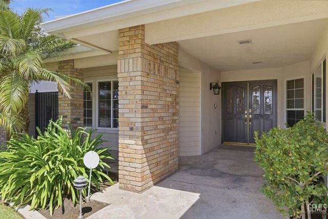 5702 Stageline Drive, Bakersfield, CA 93312