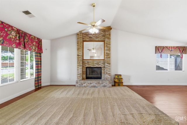 5702 Stageline Drive, Bakersfield, CA 93312