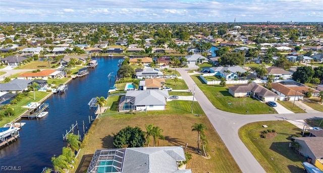 111 SE 37th TER, Cape Coral, FL 33904