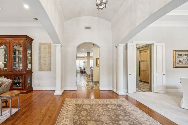 5 Sarah Nash Court, Dallas, TX 75225