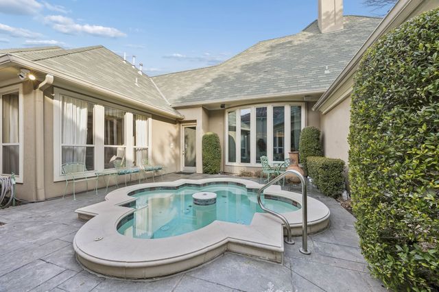 5 Sarah Nash Court, Dallas, TX 75225