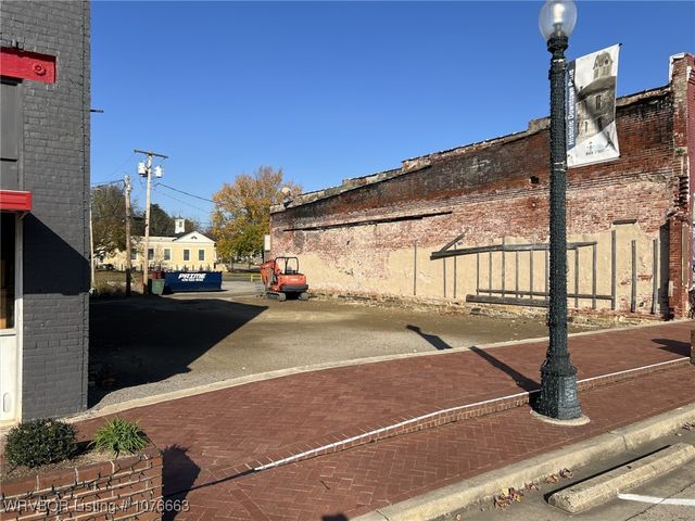 27 W Main Street, Paris, AR 72855
