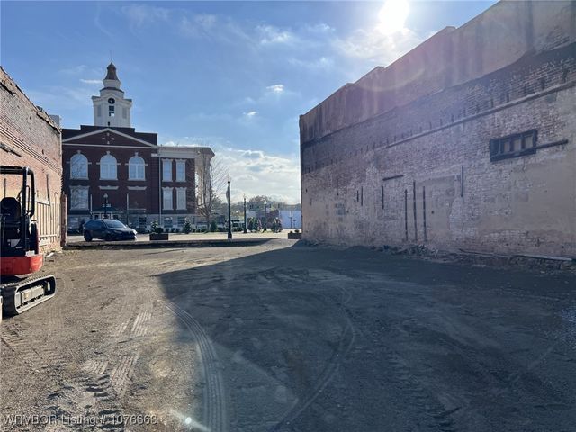 27 W Main Street, Paris, AR 72855