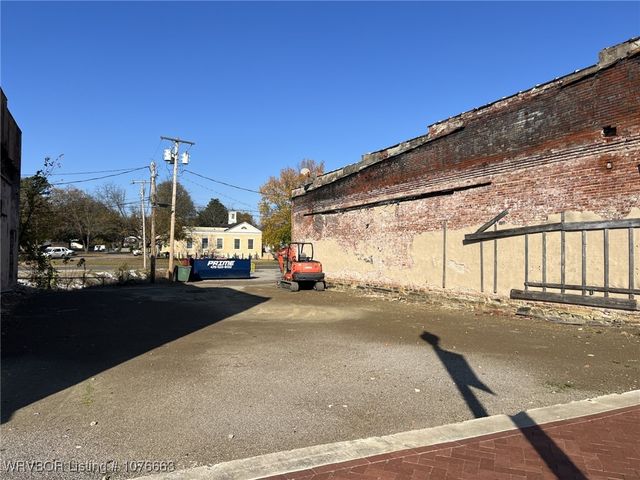 27 W Main Street, Paris, AR 72855