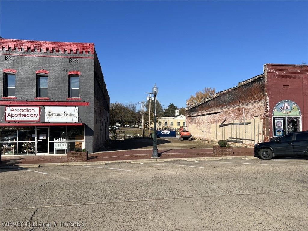 27 W Main Street, Paris, AR 72855