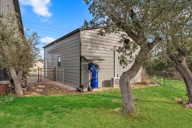 109 Lavonna Fox DR, Burnet, TX 78611