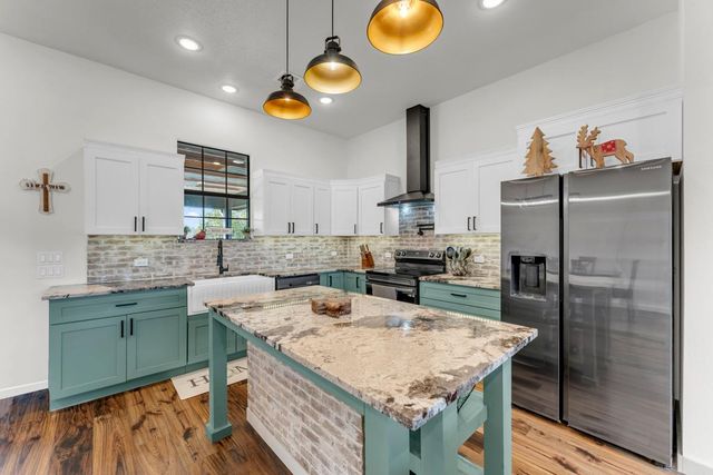 109 Lavonna Fox DR, Burnet, TX 78611