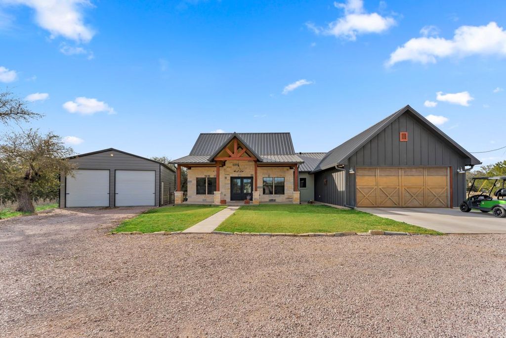 109 Lavonna Fox DR, Burnet, TX 78611