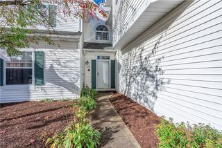 274 Vista Circle, North Olmsted, OH 44070