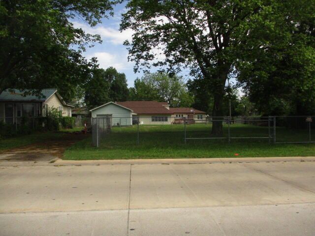 411 E Bj Tunnell Boulevard, Miami, OK 74354