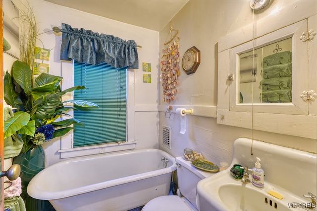 82 Montclair Avenue, Buffalo, NY 14215