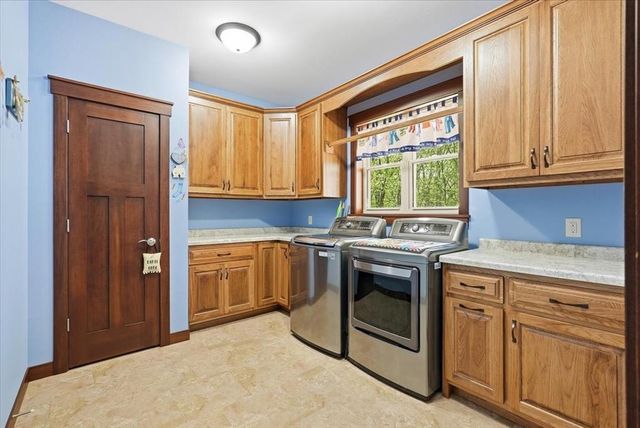 1904 Deblene Lane, Eau Claire, WI 54703