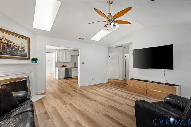 11404 Walnut Hollow Ct, Midlothian, VA 23112