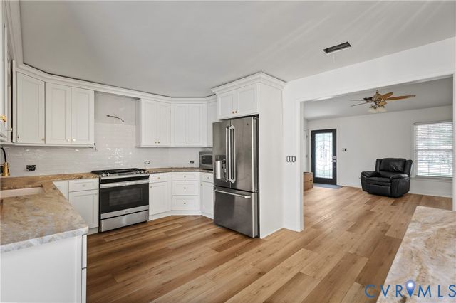 11404 Walnut Hollow Ct, Midlothian, VA 23112
