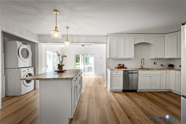 11404 Walnut Hollow Ct, Midlothian, VA 23112