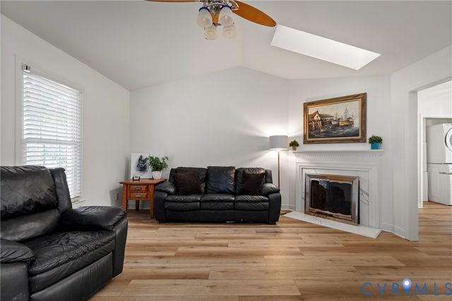 11404 Walnut Hollow Ct, Midlothian, VA 23112