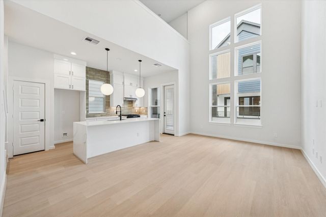 817 Thornton Road D, Houston, TX 77018